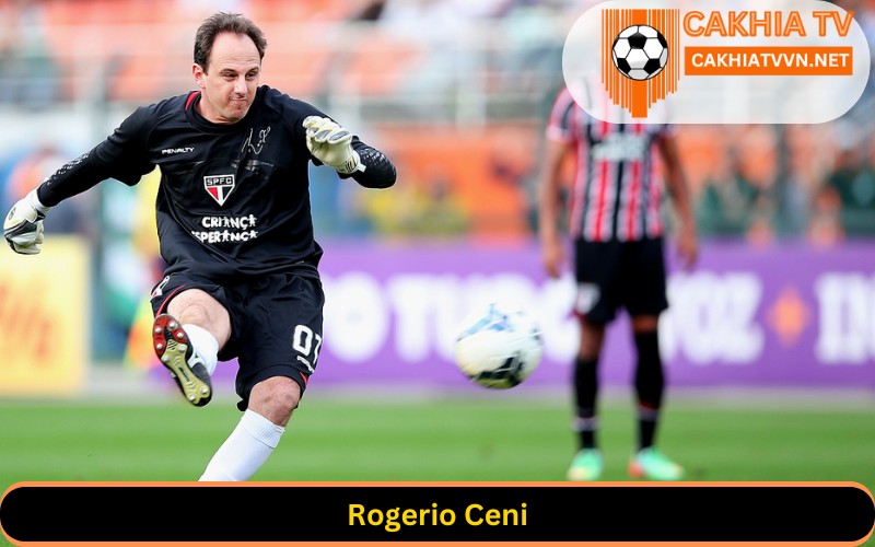 Rogerio Ceni thủ môn ghi nhiều bàn thắng nhất